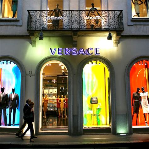 versace negozio piu vicino|is versace italian or french.